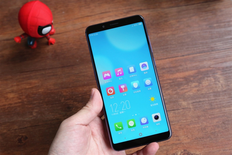 1799元起!努比亞Z18mini評(píng)測(cè):3D曲面玻璃+2400萬像素