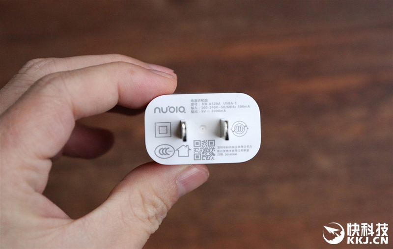 1799元起!努比亞Z18mini評(píng)測(cè):3D曲面玻璃+2400萬像素