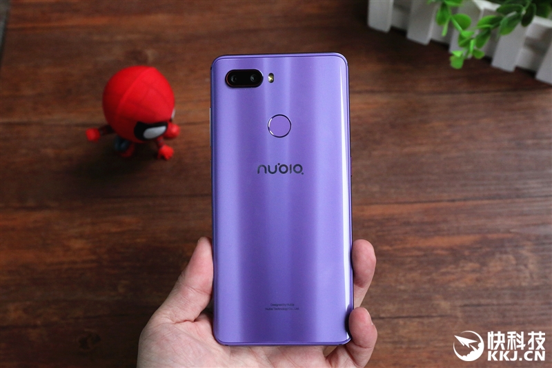 1799元起!努比亞Z18mini評(píng)測(cè):3D曲面玻璃+2400萬像素