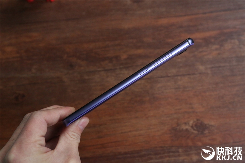 1799元起!努比亞Z18mini評(píng)測(cè):3D曲面玻璃+2400萬像素