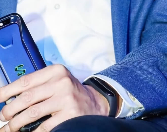 小米手環(huán)3或月底發(fā)布:外觀沒(méi)懸念 屏幕與功能大升級(jí)