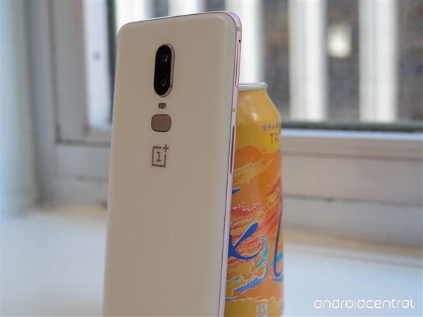 要火!一加6圖賞:6.28寸屏握感舒適