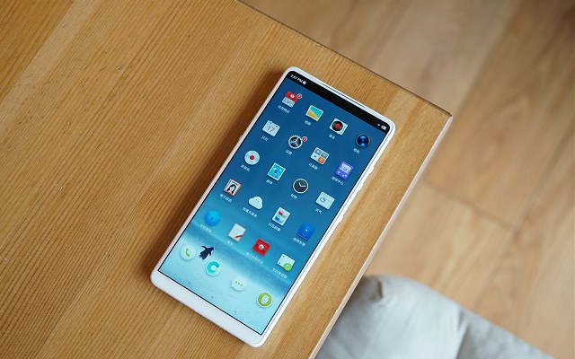 堅果R1白色和黑色哪個好看?堅果R1黑白雙色對比