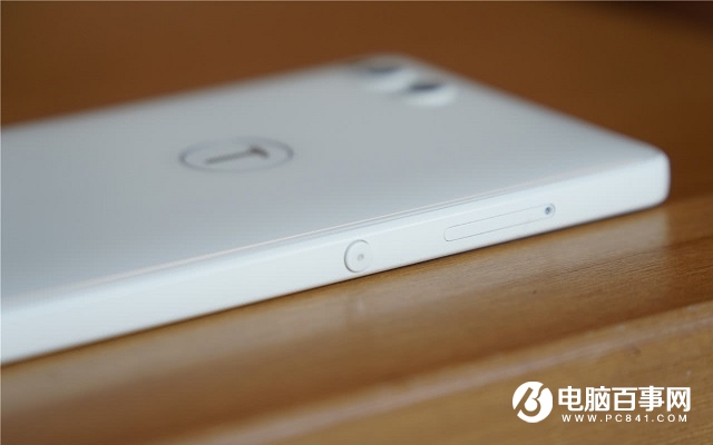 堅果R1白色和黑色哪個好看?堅果R1黑白雙色對比