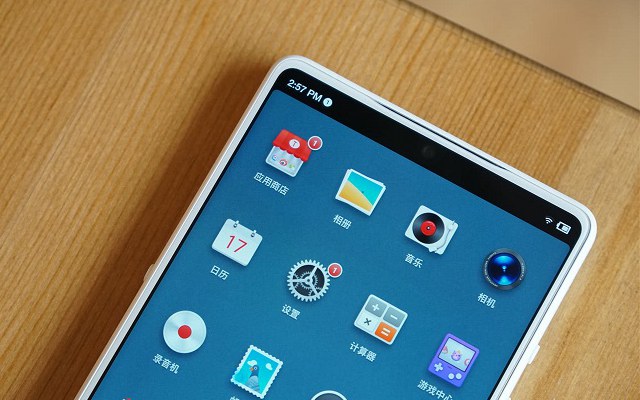 最美白色手機(jī) 堅(jiān)果R1白色開箱圖賞