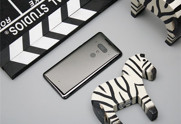 HTC U12+評測:旗艦配置與做工,解鎖新技能還需VR加持