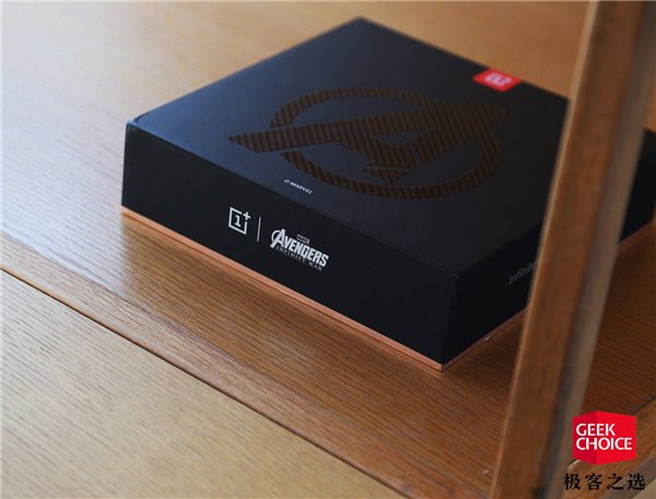 一加6復聯版開箱圖賞:隨處可見的復聯元素