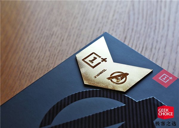 一加6復聯版開箱圖賞:隨處可見的復聯元素