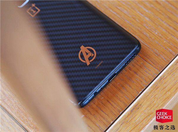 一加6復聯版開箱圖賞:隨處可見的復聯元素