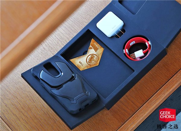 一加6復聯版開箱圖賞:隨處可見的復聯元素