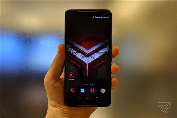 華碩ROG Phone游戲手機(jī)發(fā)布：可外接散熱風(fēng)扇