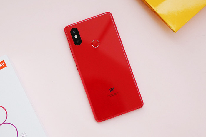 小米8 SE紅色好看嗎？小米8 SE亮紅色開箱圖賞