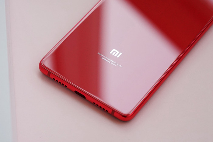 小米8 SE紅色好看嗎？小米8 SE亮紅色開箱圖賞