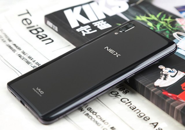 小米8和vivo NEX哪個好？vivo NEX對比小米8透明探索版區別