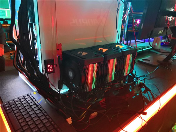 顯卡直接扔魚缸里散熱 未來你的電腦也能泡在里邊