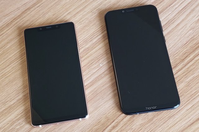 小米8SE和榮耀Play對比圖賞 外觀哪個好看？