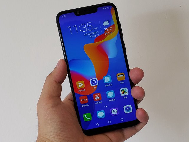 小米8SE和榮耀Play對比圖賞 外觀哪個好看？