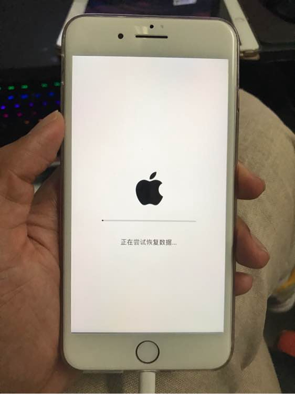中招了嗎？iOS12降級至iOS11.4出現正在嘗試恢復數據怎么辦？