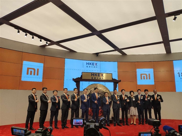 小米香港上市首日 開盤價16.6港元，慘遭破發