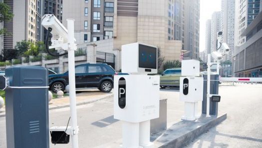 停車機器人上崗 實現停車場無人值守