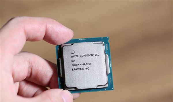 限量版i7-8086K開箱圖賞 全球限量50000顆！