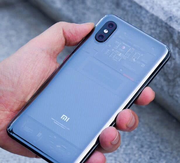 小米8探索版首次開賣一秒售罄 網友：小米黃牛創造者！