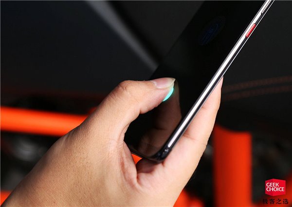 小米8透明探索版上手：最酷的小米手機