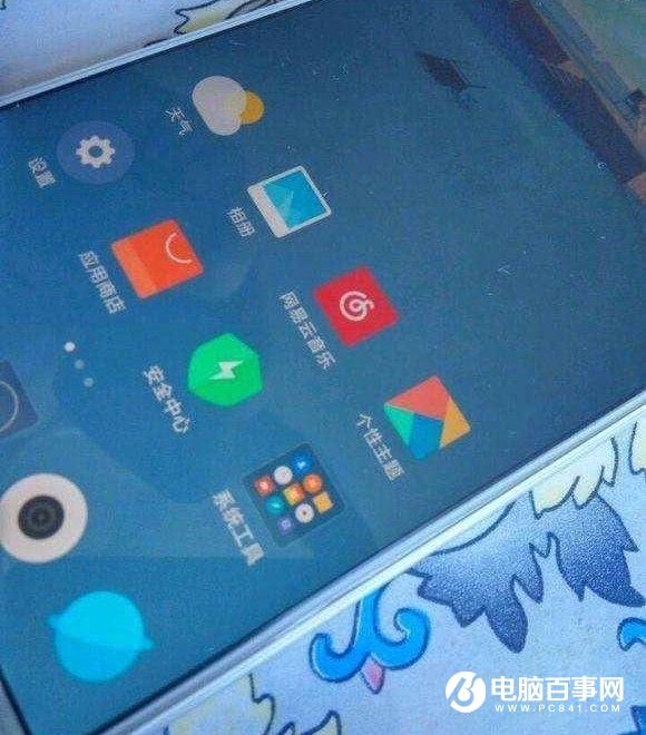 小米MIX3真機諜照曝光：屏占比驚艷 或首發驍龍855