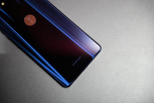 堅(jiān)果Pro2S真機(jī)圖賞 機(jī)身更加纖薄炫酷