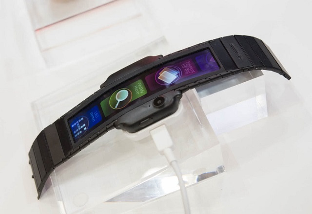 努比亞Alpha手表手機亮相：柔性屏幕 設計前衛