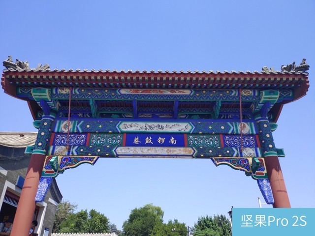 堅果Pro2s和小米8se哪個好？堅果Pro2s對比小米8se區別評測