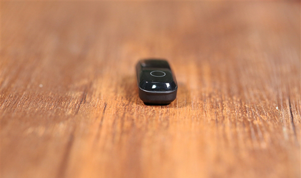 榮耀手環(huán)4 Running版圖賞:99元跑步神器