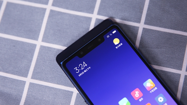 堅果Pro2S和小米8 SE哪個好看 堅果Pro2S和小米8 SE外觀對比