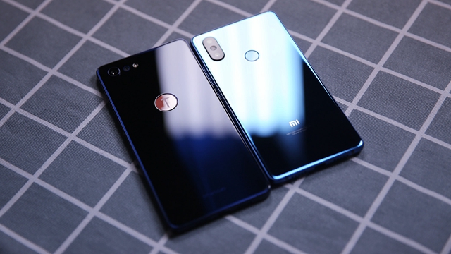 堅果Pro2S和小米8 SE哪個好看 堅果Pro2S和小米8 SE外觀對比