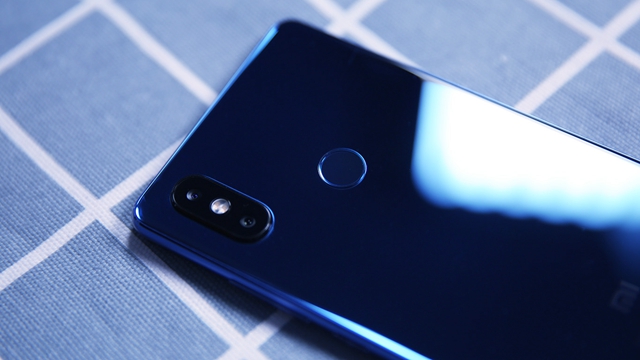 堅果Pro2S和小米8 SE哪個好看 堅果Pro2S和小米8 SE外觀對比