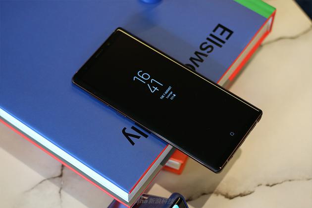 5款適合職場新人的商務手機推薦 穩(wěn)重時尚兼具