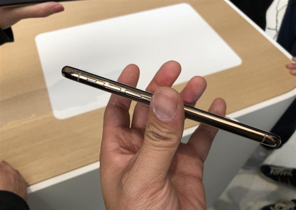 iPhone XS金色版真機圖賞 COP封裝劉海屏