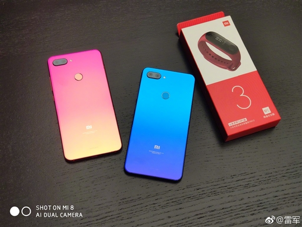 小米8青春版真機曝光：漸變配色吸睛 有望搭載驍龍660處理器