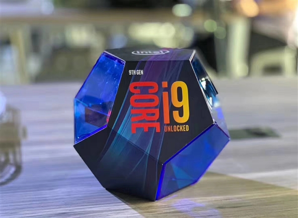 Intel i9-9900K評測樣品前瞻：特制五邊形小盒子