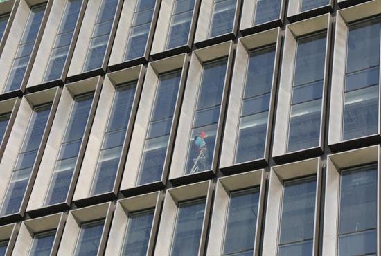 2018年10月20日,位于海淀區(qū)上地的小米科技園內(nèi),部分樓層還在進(jìn)行墻體粉刷 圖片來源:每經(jīng)記者 劉春山 攝