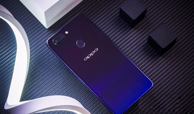 OPPO R15x和OPPO R15外觀對比：