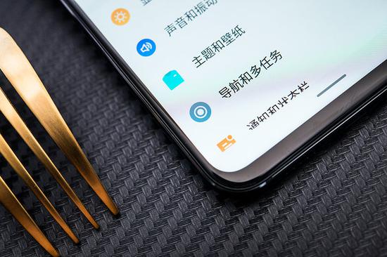 ▲魅族X8擁有超窄邊框設計