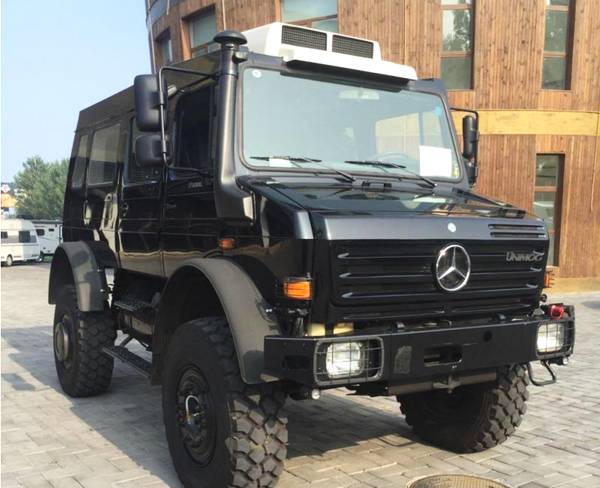 奔馳大G遇到自家的越野車:頂大G一個半,土豪的“另類”大玩具