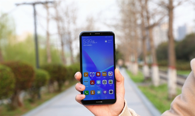 榮耀暢玩8C和華為暢享8外觀對比