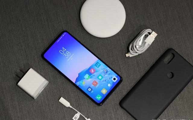 小米MIX3寶石藍真機圖賞：彩色陶瓷機身+磁動力滑蓋全面屏