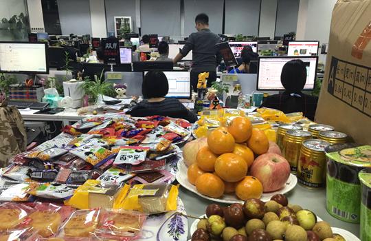 "剁手"節(jié)電商員工加班到淚目：請(qǐng)把雙11還給單身狗