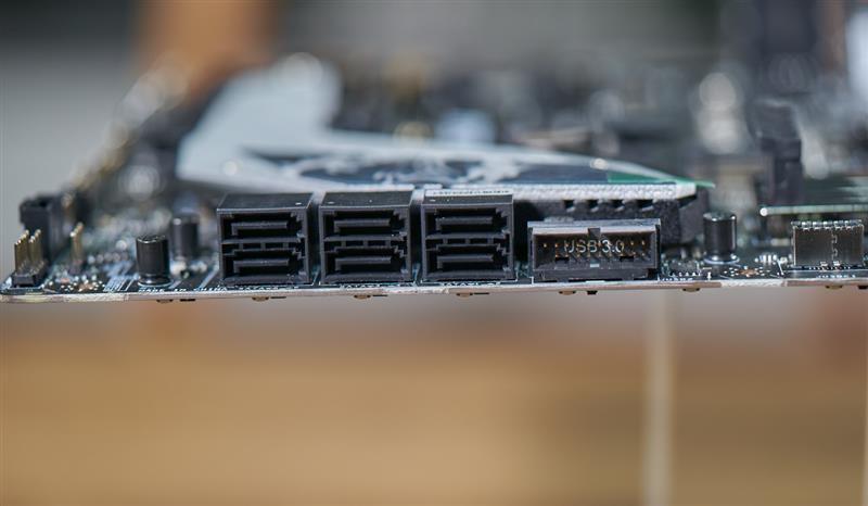 9代酷睿超頻式微！微星MPG Z390 GAMING PRO CARBON AC暗黑板主板評測：內存超頻時代到來