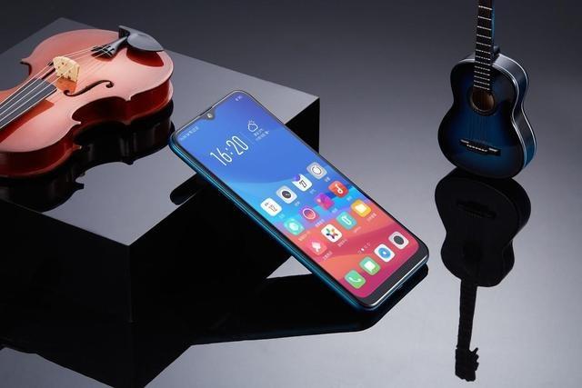 OPPO A7外觀評測賞析：OPPO又一款驚艷水滴屏之作