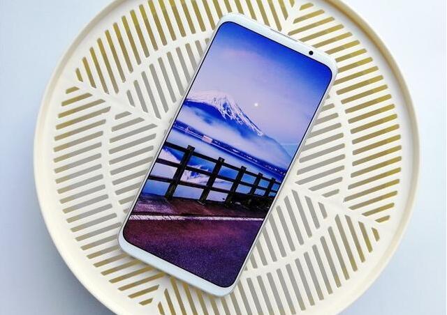 2018年4款最美全屏手機推薦：即不是海屏也不是水滴屏