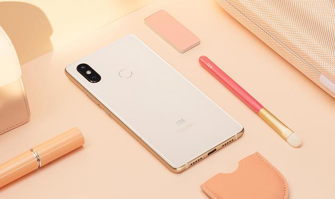 華為暢享9Plus和小米8SE哪個好？暢享9Plus和小米8SE對比區別